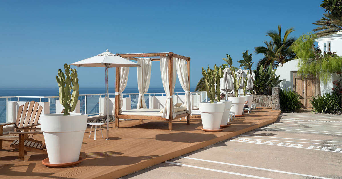 Een foto van het terras bij Hotel Marina Suites