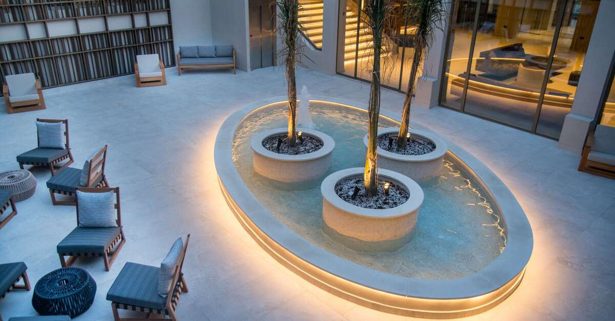 Een foto van het terras bij King Minos Retreat Resort & Spa