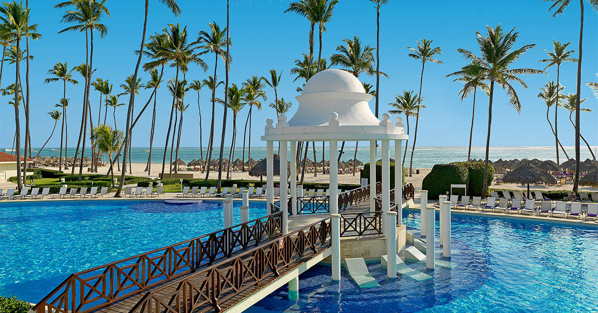 Een foto van het zwembad bij Paradisus Palma Real Golf & Spa Resort