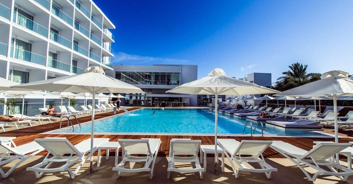Een foto van het zwembad bij Eleana Hotel
