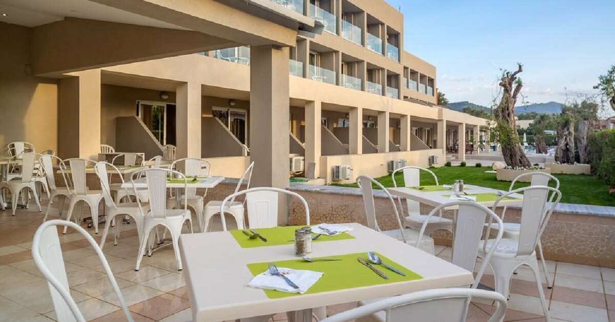 Een foto van het terras bij Cnic Gemini Hotel