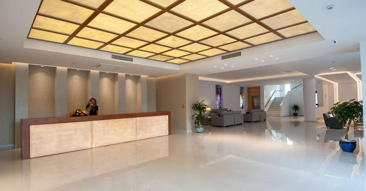Een foto van het interieur van Mediterranean Beach Resort