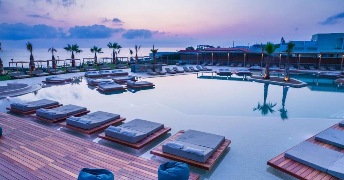 Een foto van het zwembad bij Senseana Sea Side Resort