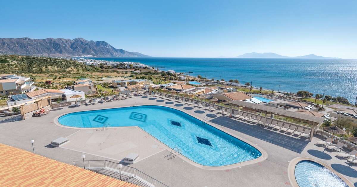 Een foto van het zwembad bij Grand Blue Beach Hotel