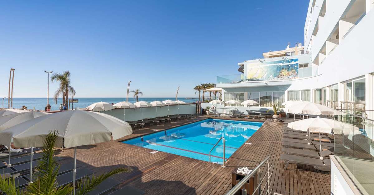 Een foto van het zwembad bij Dom Jose Beach Hotel