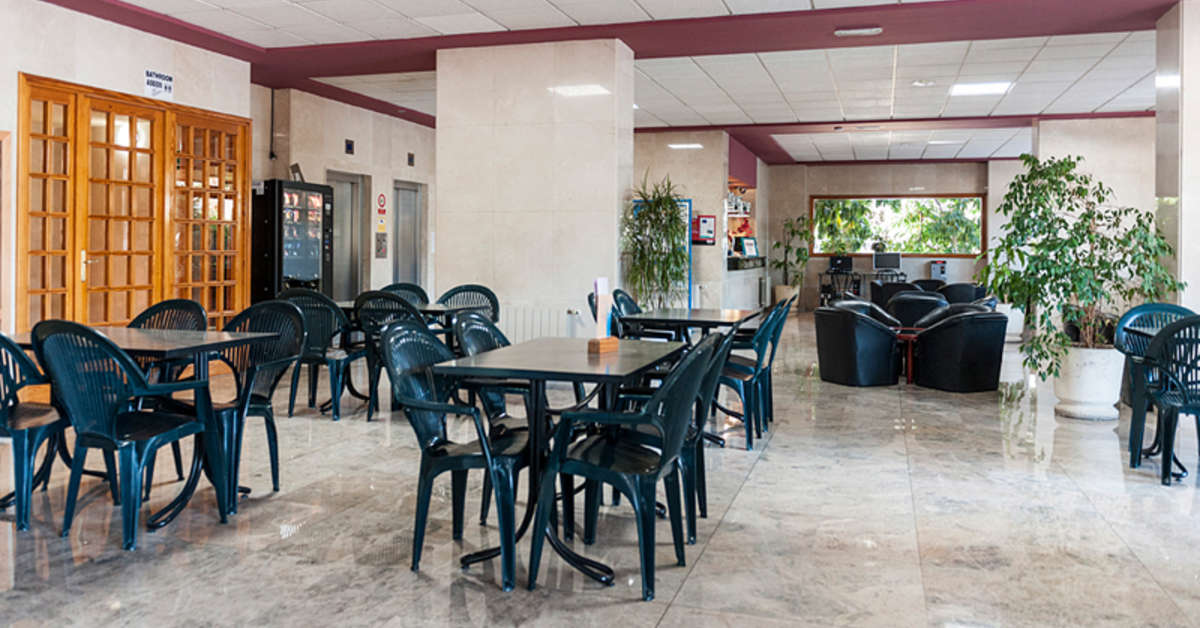 Een foto van het interieur van Aparthotel La Era Park