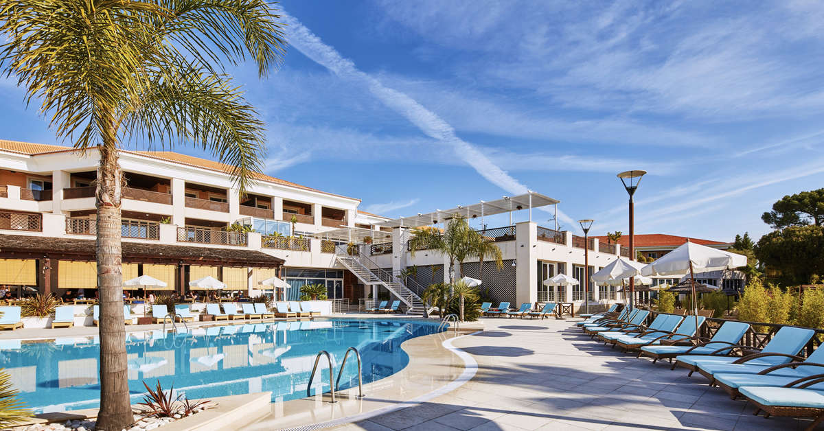 Een foto van het zwembad bij Wyndham Grand Algarve