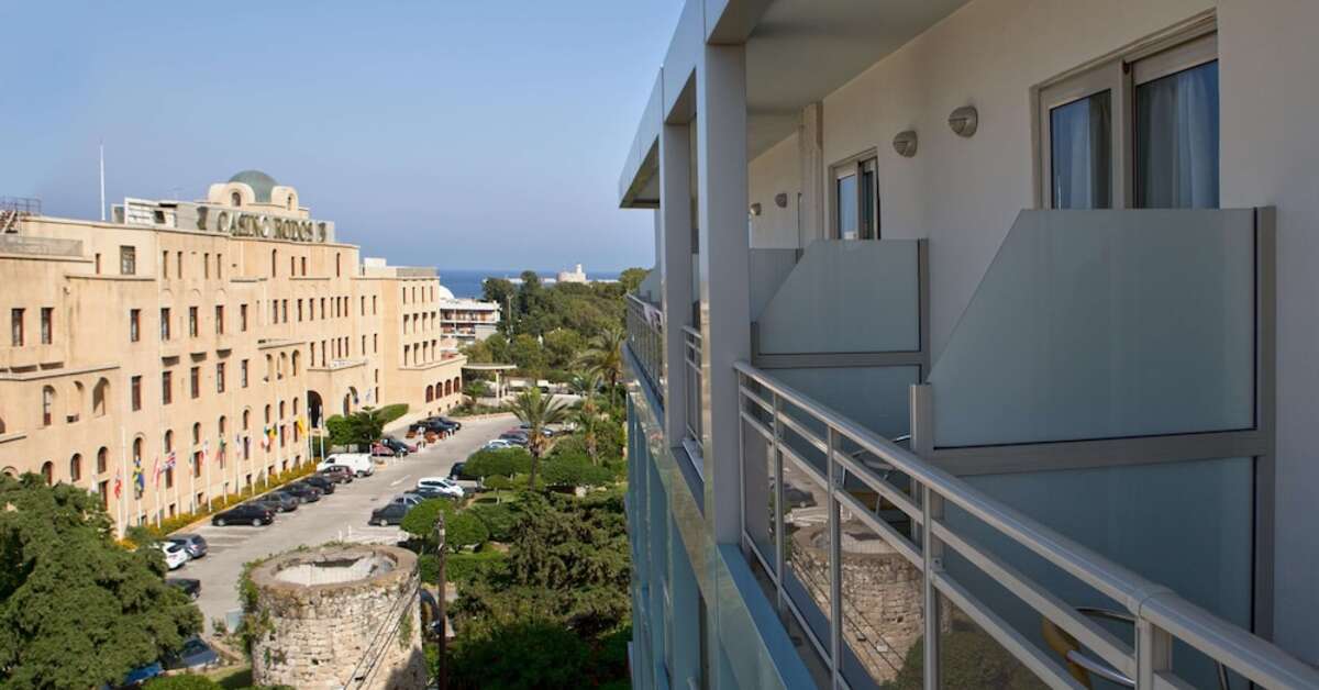 Een foto van de buitenkant van Aquamare City & Beach Hotel