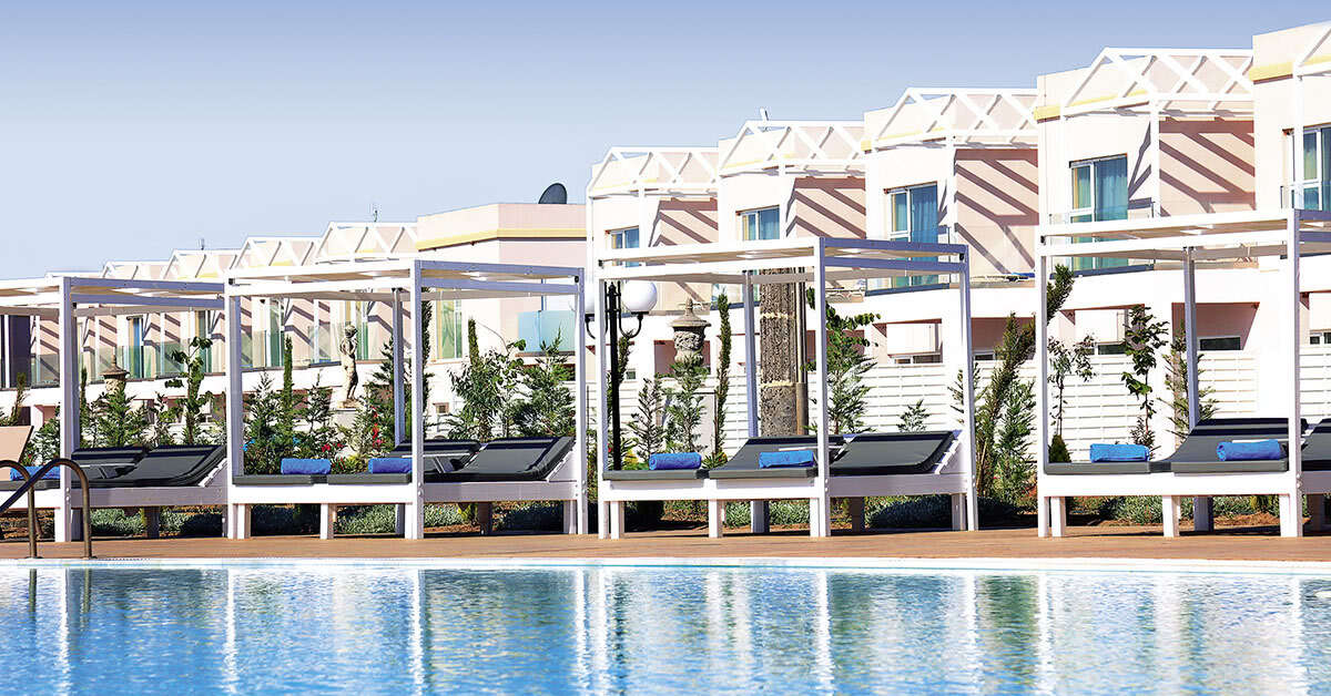 Een foto van het zwembad bij Sandy Beach & Villas