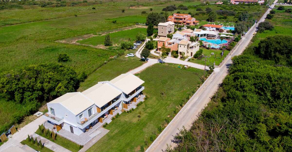 Een foto van de buitenkant van Almyros Villas