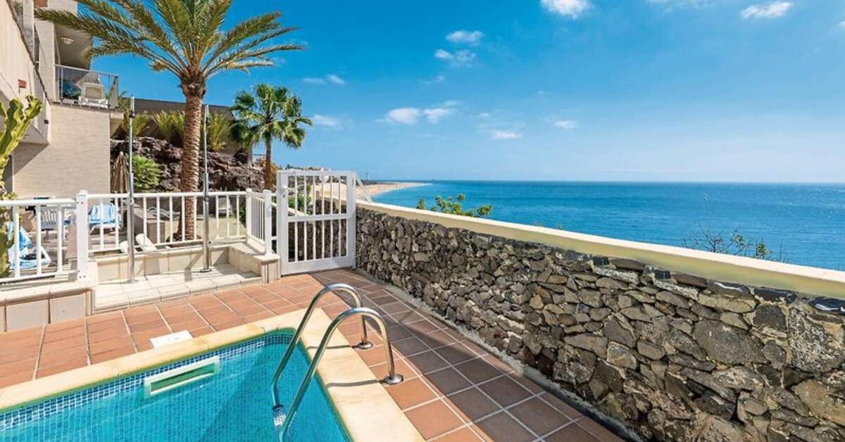 Ein Foto vom Pool im Apartments Livvo Atalaya de Jandia