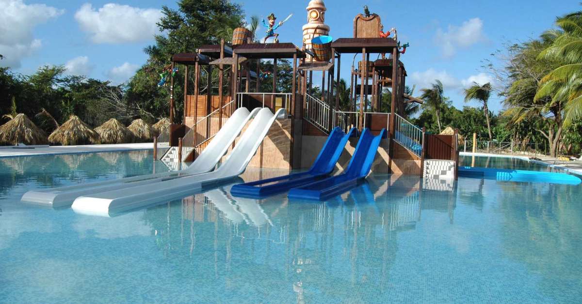 Een foto van het zwembad bij Grand Sirenis Punta Cana Resort