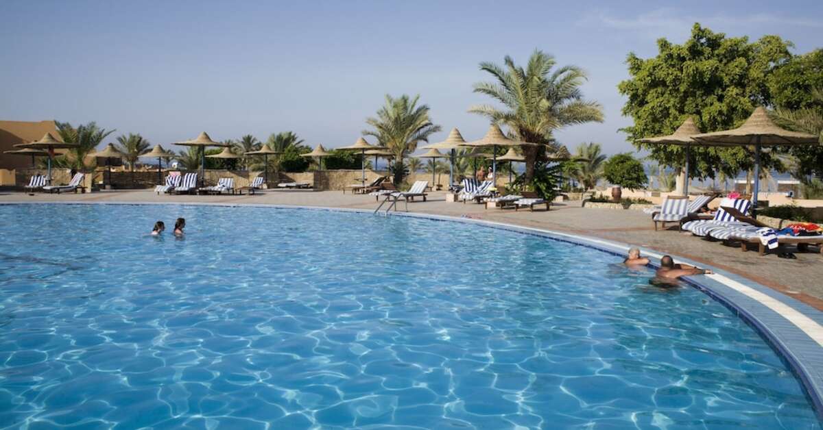 Een foto van het zwembad bij Elphistone Resort