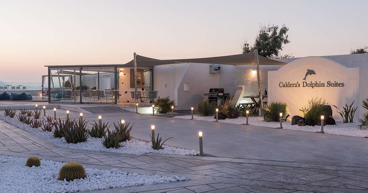 Een foto van de buitenkant van Calderas Dolphin Suites