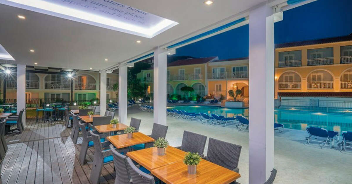 Een foto van het terras bij Diana Palace Hotel