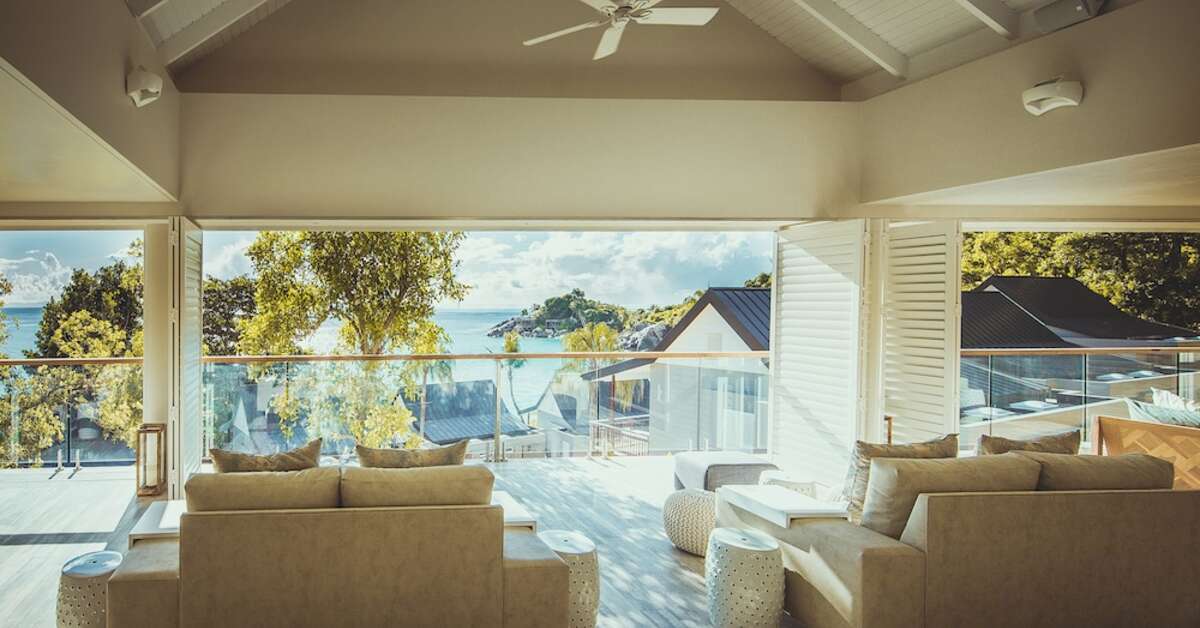 Een foto van het interieur van Carana Beach Hotel