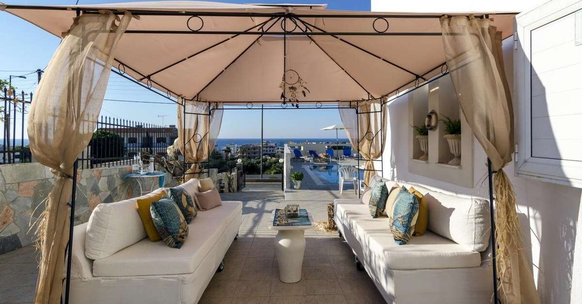 Een foto van het terras bij Aglaia Appartementen