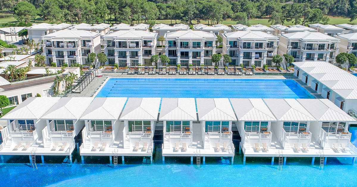 Een foto van het zwembad bij Titanic Deluxe Golf Belek