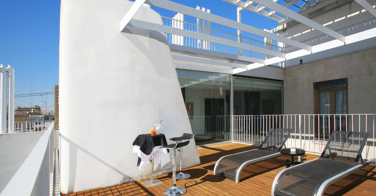 Een foto van het terras bij Vincci Palace