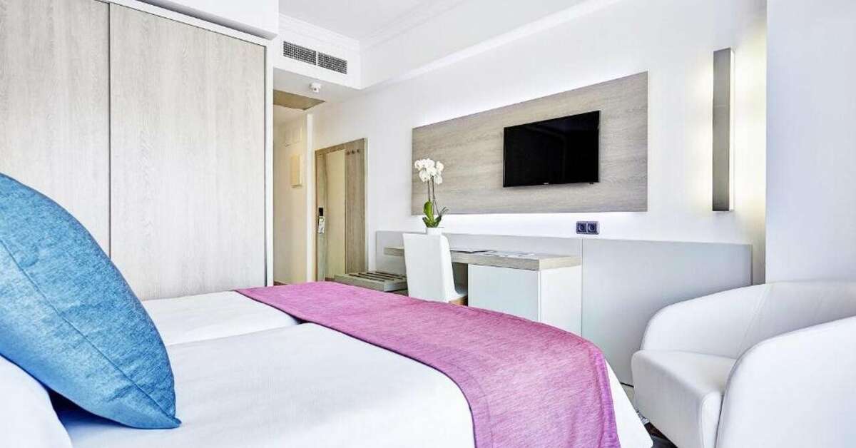 Een foto van het zwembad bij Grupotel Acapulco Playa