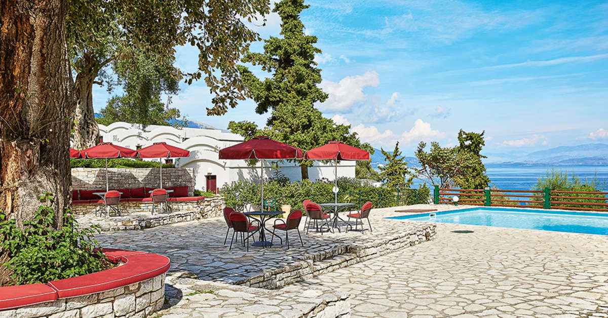 Een foto van het terras bij Grecotel Lux Me Daphnila Bay
