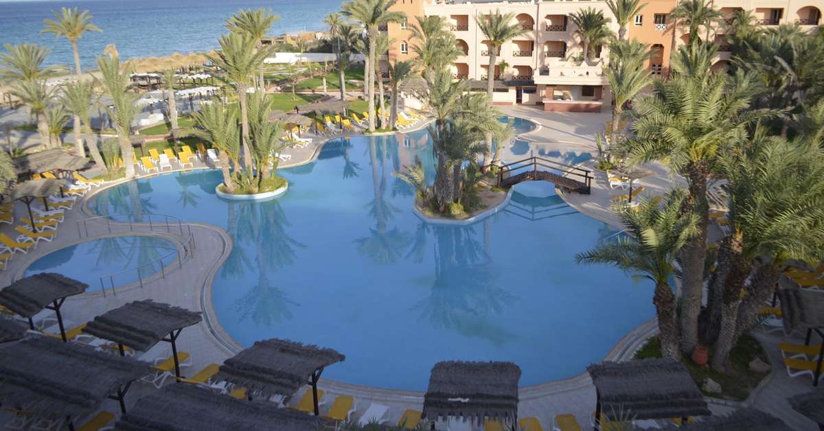 Een foto van het zwembad bij Vincci Safira Palms