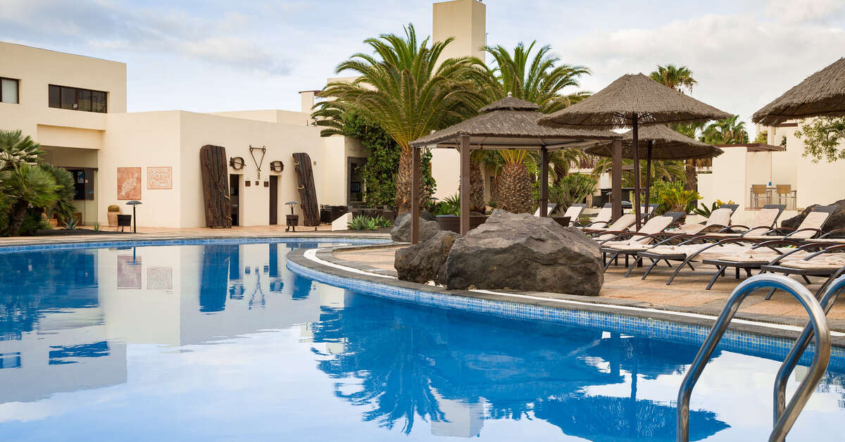 Een foto van het zwembad bij Vitalclass Lanzarote Sports & Wellness Center