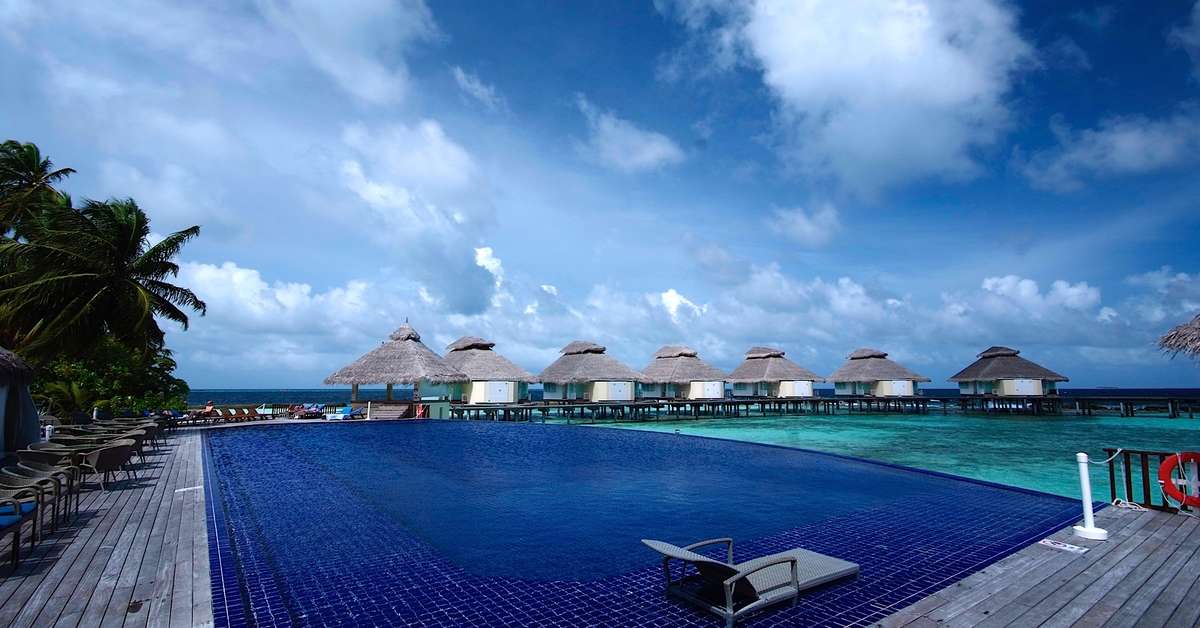 Een foto van het zwembad bij Ellaidhoo Maldives by Cinnamon