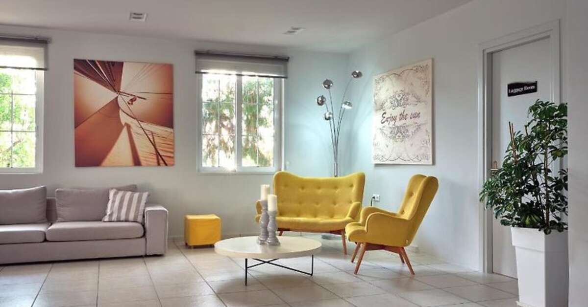 Een foto van het interieur van Koukounaria Hotel & Suites