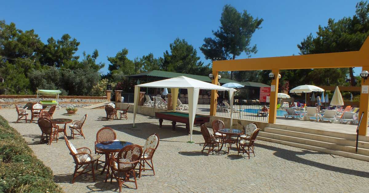 Ein Foto von der Terrasse im Tuntas Family Suites Kusadasi