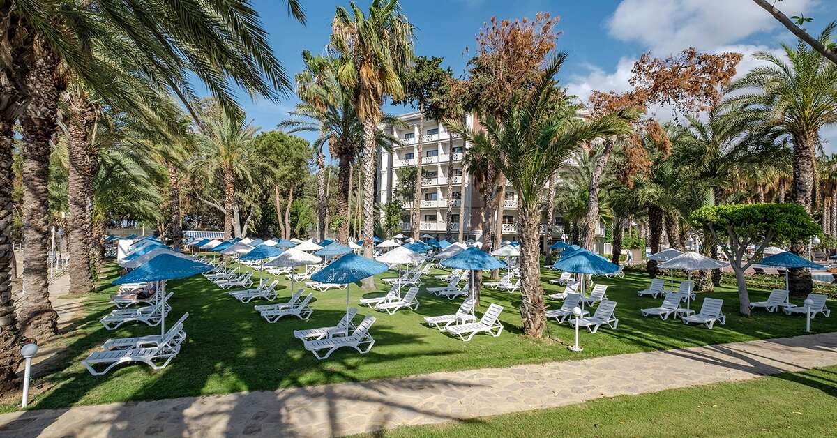 Een foto van het terras bij Utopia Resort & Residence