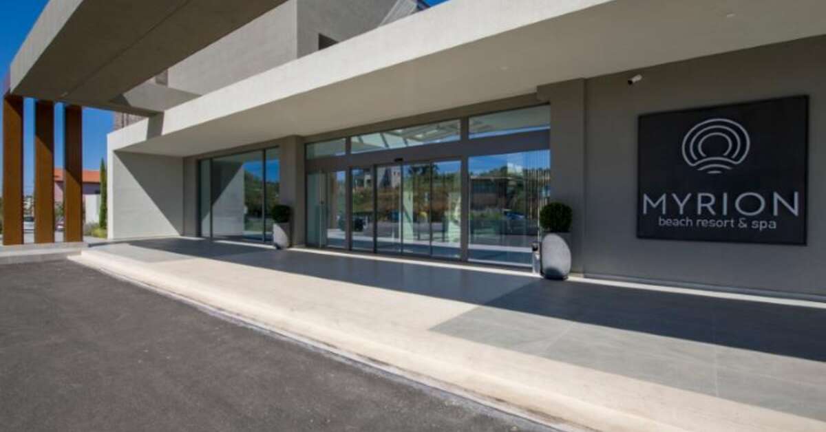 Een foto van de buitenkant van Myrion Beach Resort & Spa
