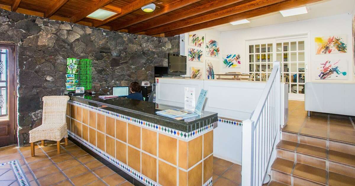 Een foto van het interieur van Los Tulipanes