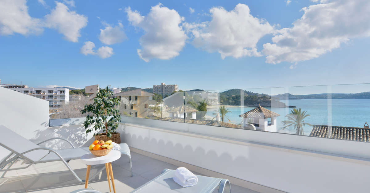 Ein Foto von der Terrasse im Paguera Treff Boutique Hotel
