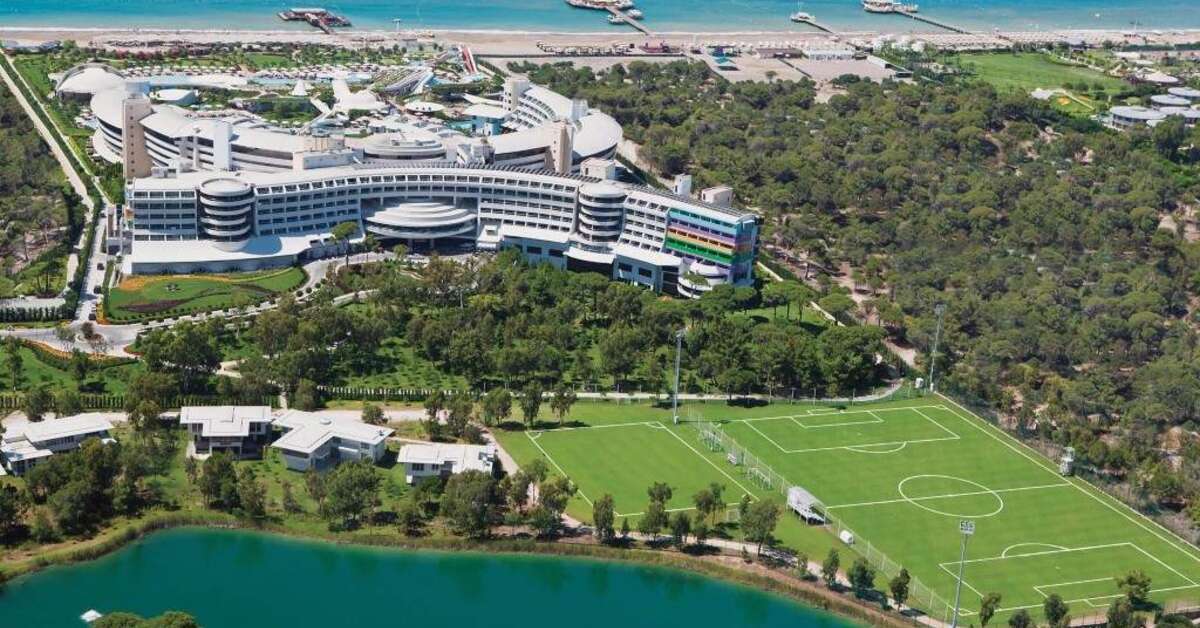 Ein Foto von der Außenansicht des Cornelia Diamond Golf Resort & Spa