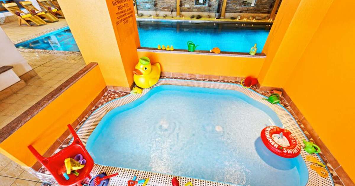 Een foto van het zwembad bij Family Hotel Hinteregger