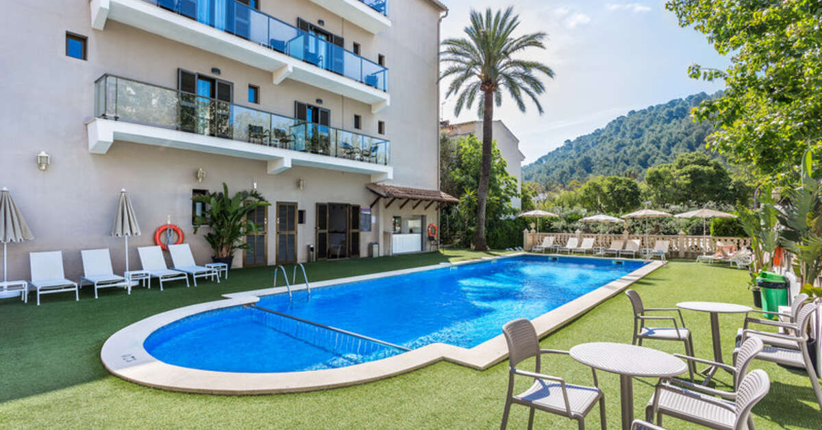 Een foto van het zwembad bij Fergus Style Soller Beach
