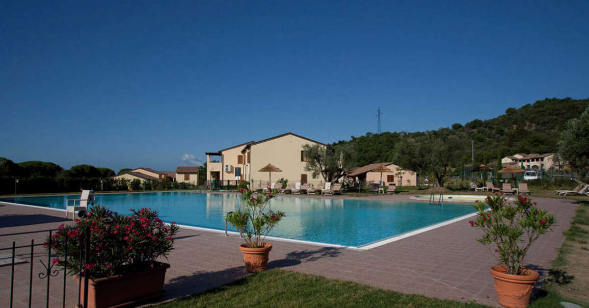 Een foto van het zwembad bij Appartementen Le Corti di Montepitti