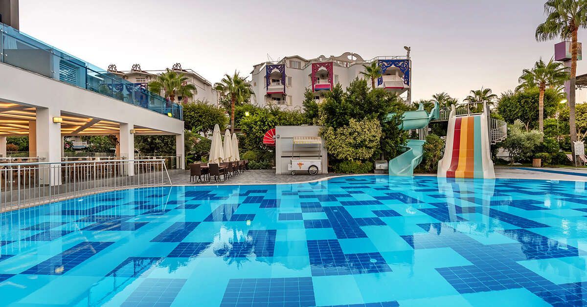 Een foto van het zwembad bij White City Beach Hotel