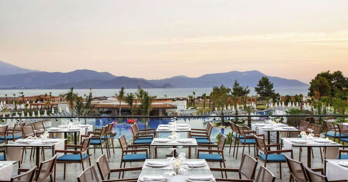 Een foto van het terras bij Akra Fethiye Tui Blue Sensatori
