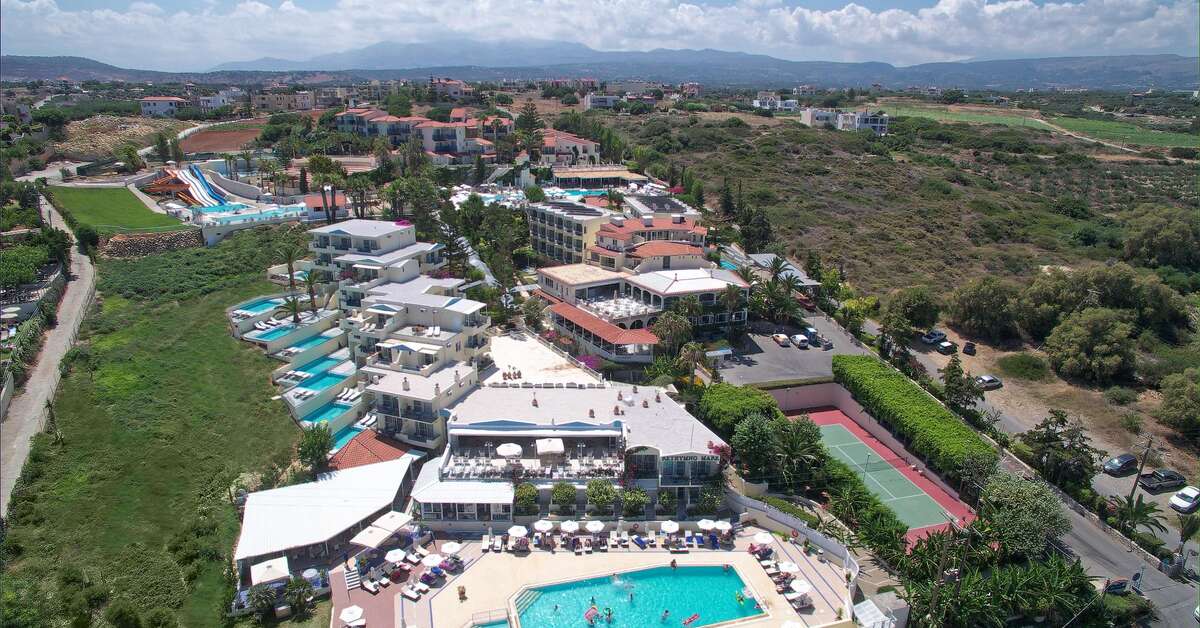 Ein Foto vom Pool im Rethymno Mare Royal