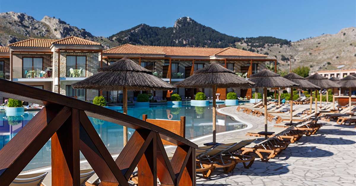 Een foto van het zwembad bij Atlantica Holiday Village Rhodes