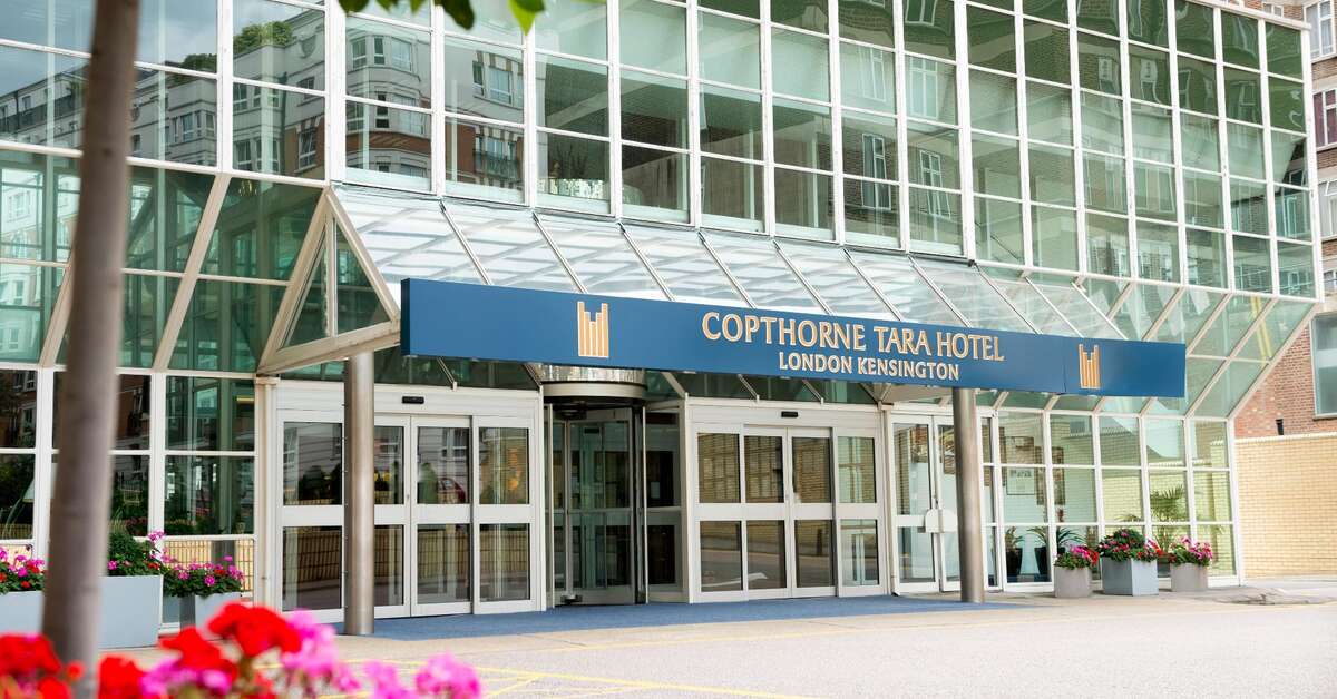 Een foto van de buitenkant van Copthorne Tara Hotel London Kensington