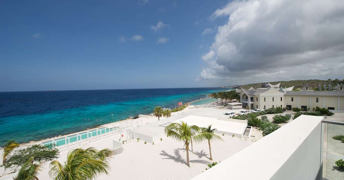 Ein Foto vom Strand beim Papagayo Beach Hotel