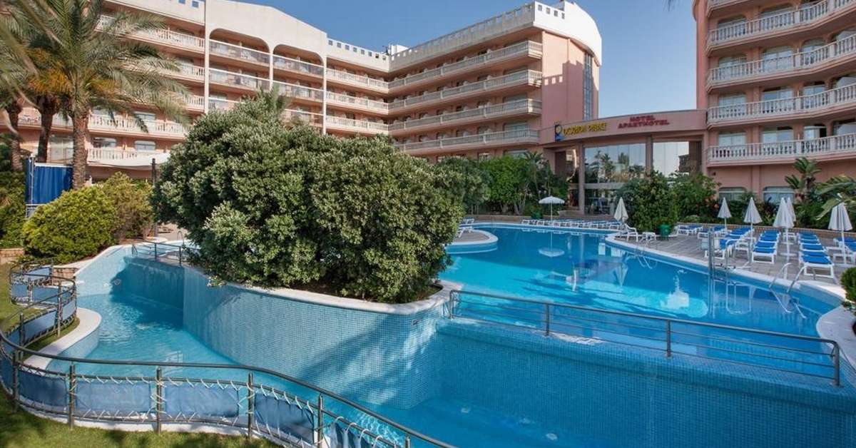 Een foto van het zwembad bij Ponient Dorada Palace by PortAventura World