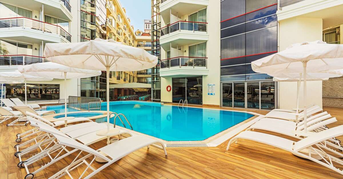 Een foto van het zwembad bij Poseidon Hotel