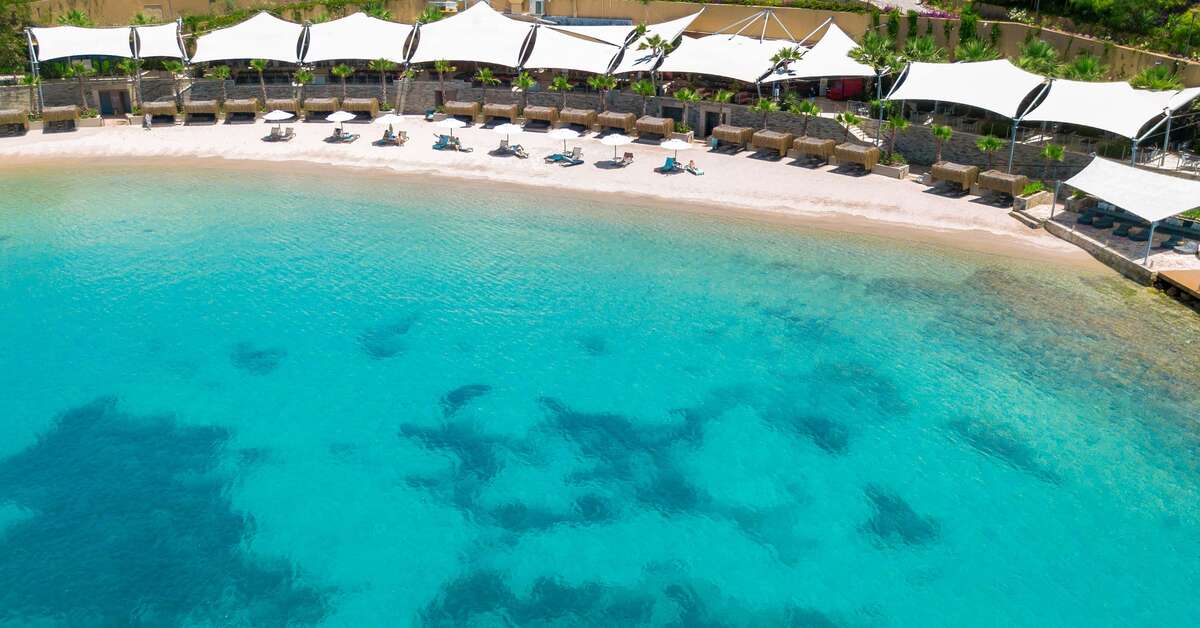 Een foto van het strand bij Le Meridien Bodrum Beach Resort