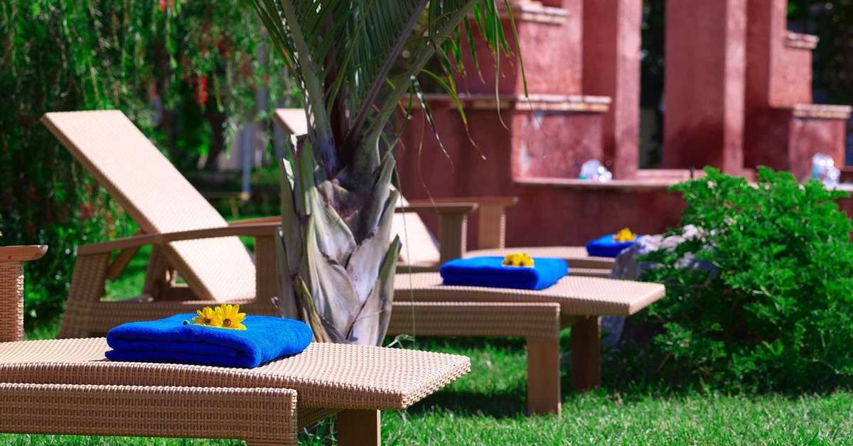 Ein Foto von der Terrasse im Orpheas Resort
