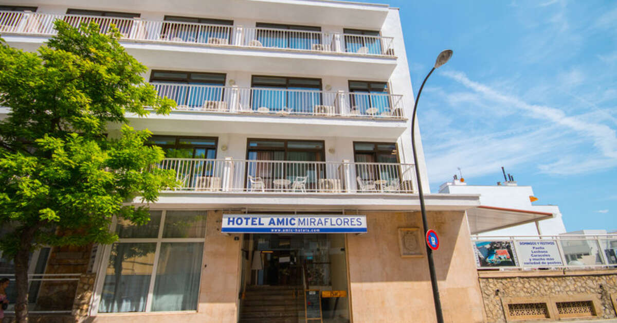 Een foto van de buitenkant van Hotel Amic Miraflores
