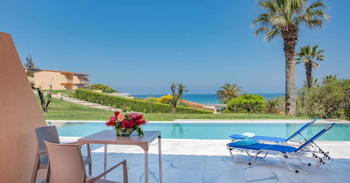Een foto van het zwembad bij Hotel Ibiscus Corfu